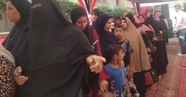 طوابير السيدات تزين لجان الهرم فى اليوم الأول بانتخابات مجلس الشيوخ 2025