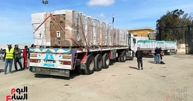 تحرك قوافل المساعدات من مصر وتحمل حليب أطفال ودقيق وسكر وزيت لسكان غزة