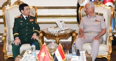 الفريق أول عبد المجيد صقر يلتقى وزير الدفاع الفيتنامى
