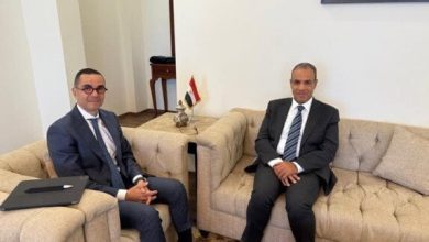 لقاء مثير بين وزير الخارجية والهجرة ووزير الاستثمار والتجارة الخارجية