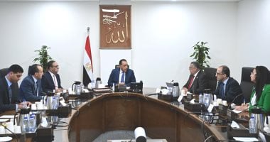 رئيس الوزراء يتابع مع "رئيس اقتصادية المثلث الذهبى" عددا من ملفات العمل
