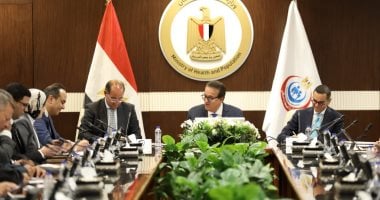وزير الصحة يتابع موقف ملف المساهمة التكافلية بمنظومة التأمين الصحى الشامل