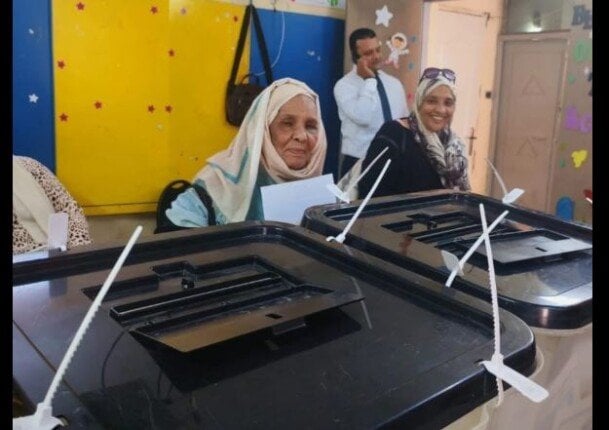 مجلس الشيوخ 2025: تحدي كبار السن لحرارة الجو في مصر الجديدة