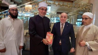 مفتي الجمهورية يستقبل الوفود في المؤتمر العالمي العاشر للإفتاء
مفتي الجمهورية يودع المشاركين في المؤتمر العالمي العاشر للإفتاء
وداع مؤثر من مفتي الجمهورية للوفود في المؤتمر العالمي العاشر للإفتاء