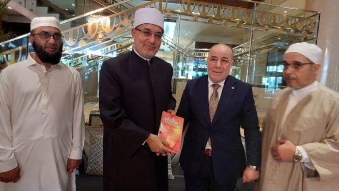 مفتي الجمهورية يستقبل الوفود في المؤتمر العالمي العاشر للإفتاء
مفتي الجمهورية يودع المشاركين في المؤتمر العالمي العاشر للإفتاء
وداع مؤثر من مفتي الجمهورية للوفود في المؤتمر العالمي العاشر للإفتاء