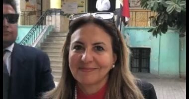 نائب وزير الاتصالات تدلى بصوتها فى انتخابات مجلس الشيوخ بمدرسة قصر الدبارة